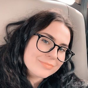 Meet your Posher, Elissa